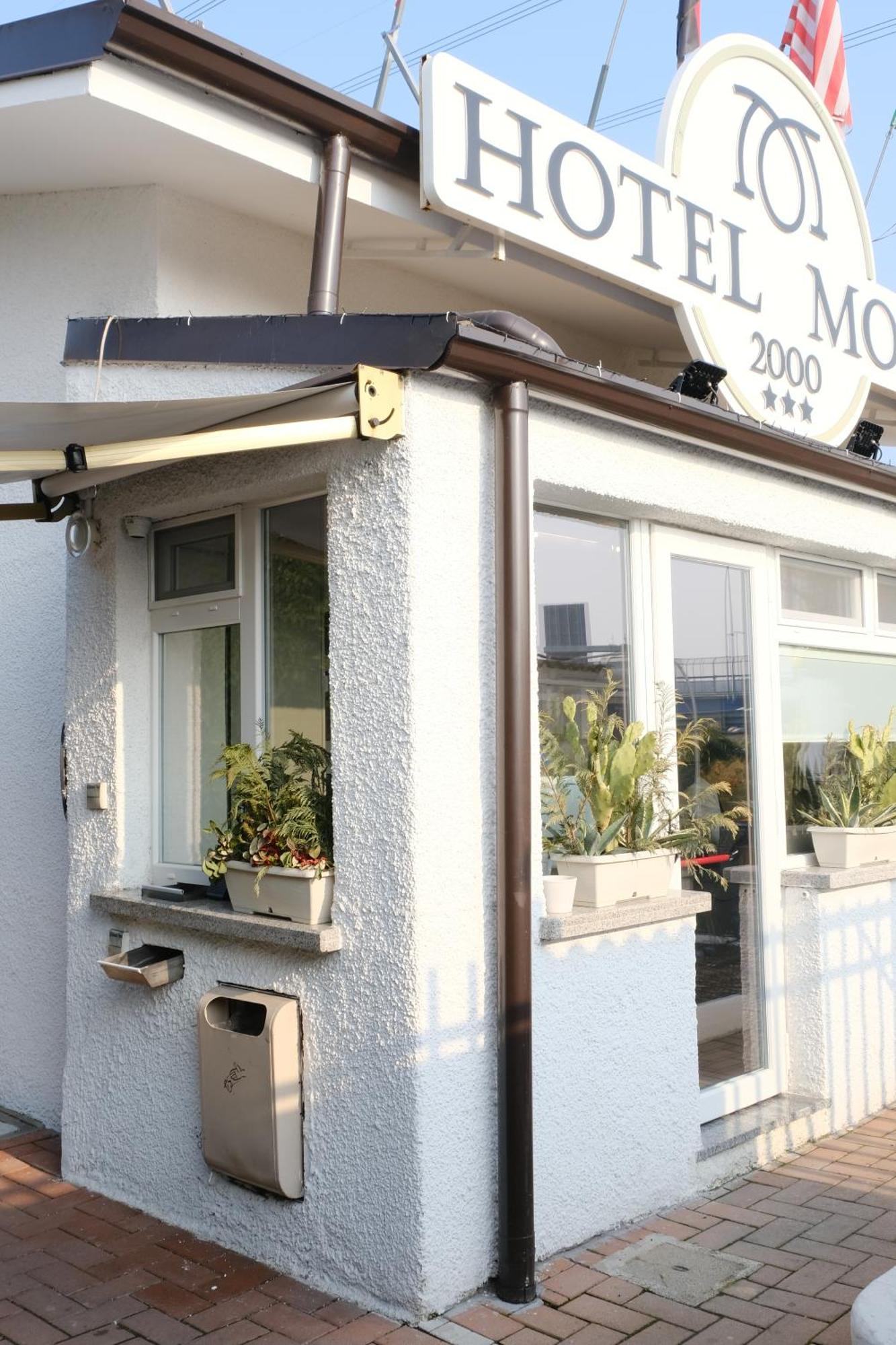 Hotel Motel 2000 Trezzano Sul Naviglio Esterno foto