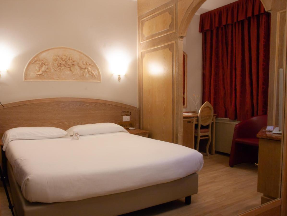 Hotel Motel 2000 Trezzano Sul Naviglio Esterno foto